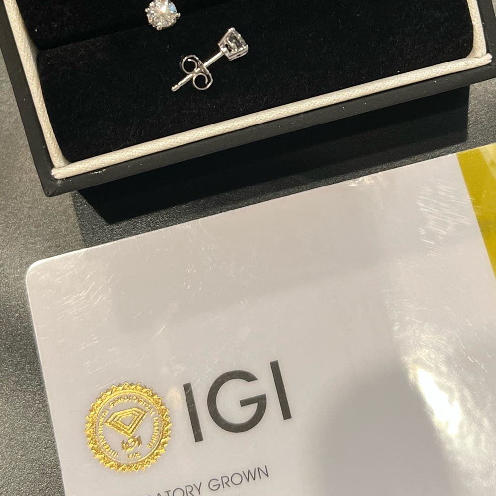 Diamond Studs!